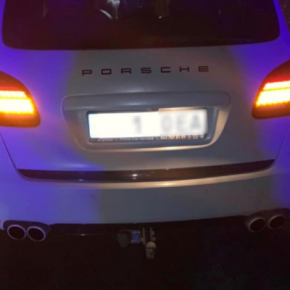 В Тернополе водитель ездила на авто Porsche, на котором были закрыты номерные знаки пленкой