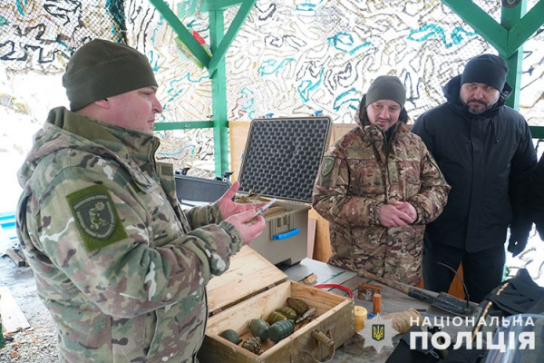 Взрыв Тернопольщины принимают участие в учениях по разминированию территорий