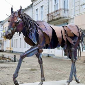 Известный американец подарил Копычинцам уникальную скульптуру «Мустанг» - мощный символ свободы и непокоренности