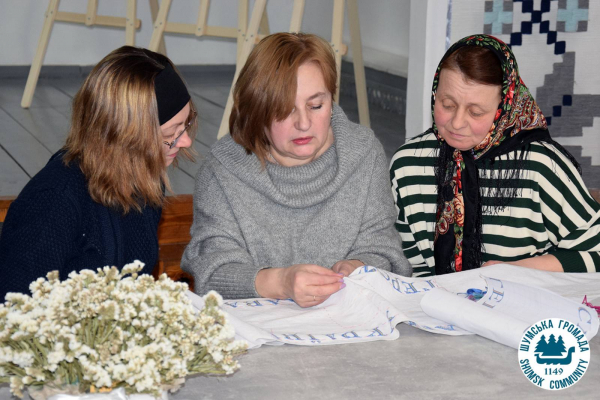 Жители Тернопольщины вышивают «Полотенце воли»