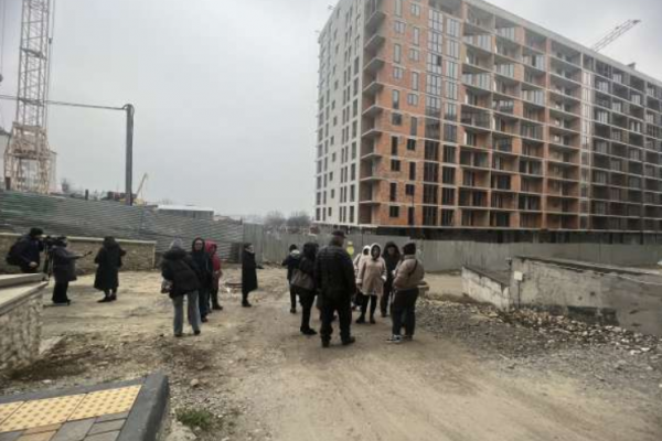 Деньги вложили, а жилья нет: в Тернополе люди требуют ответов