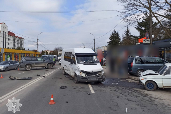 Масштабная авария в Тернополе с пострадавшими: образовалась пробка