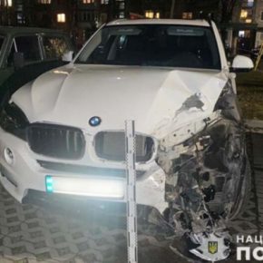 На «Восточном» BMW X5 протаранил Daewoo Lanos и скрылся.