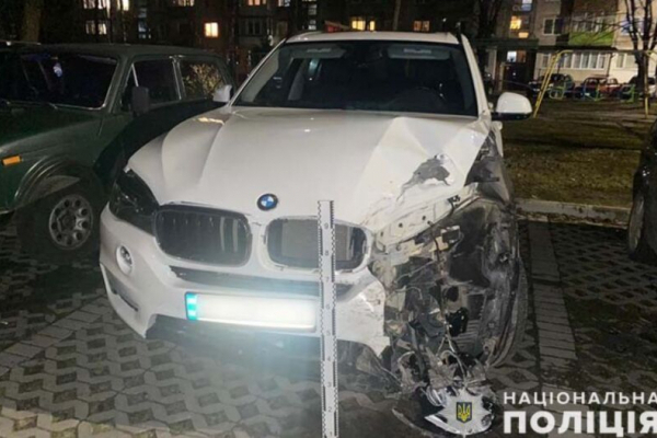 На «Восточному» BMW X5 протаранил Daewoo Lanos и скрылся