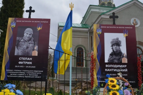 На Тернопольщине владыка Нестор освятил мемориальные доски памяти двух погибших Героев