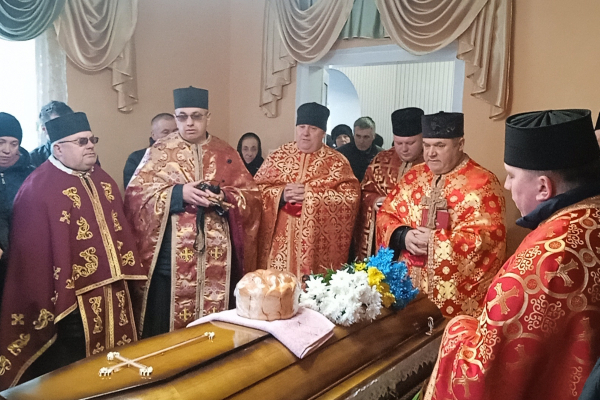 Плачет вся община: на Тернопольщине похоронили защитника Василия Короленко
