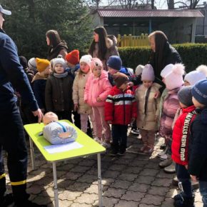 В общинах Тернопольщины спасатели проводят для школьников "Неделя безопасности"