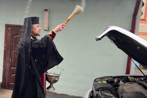 В Тернополе митрополит Нестор освятил машину для одного из подразделений ВСУ 