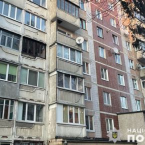 В Тернополе полиция расследует падение женщины из окна на 8 этаже