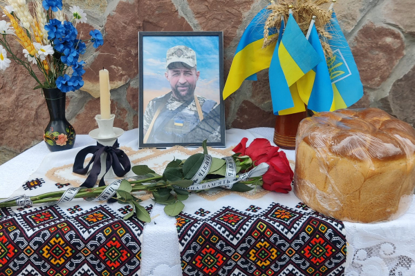 В Залещицкой общине открыли мемориальную доску воину Виталию Дутчаку