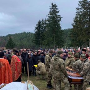 «Отдал жизнь за каждого из нас»: в Тернопольской области похоронили защитника Романа Мидляка