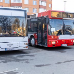 Восемь общин Тернопольщины получили школьные автобусы от правительства Чехии