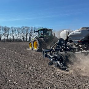 В этом году MHP впервые посеял техническую коноплю на площади 200 га. В этом году MHP впервые посеял техническую коноплю на площади 200 га.