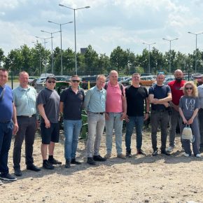 Ядро в Amazone Innovation Heart: Агро -владение технической командой посещает фабрики в Германии