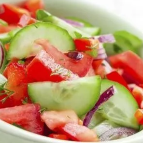 Стало известно, как изменились цены на огурцы, капусту и помидоры в Украине