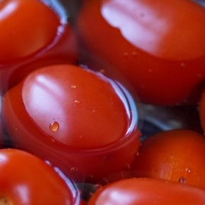 Повара рассекречили три способа заморозить помидоры на зиму