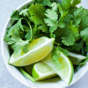 Когда и как сеять петрушку на зиму: советы для хорошего урожая