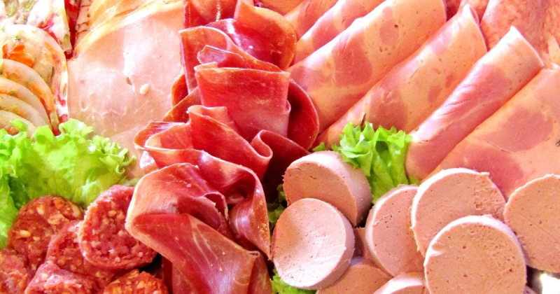 Знатоки рассказали, как отличить натуральную колбасу от подделки