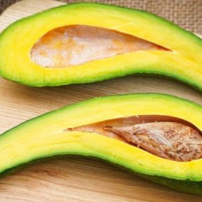 Медики рассказали, кому нельзя есть популярный фрукт