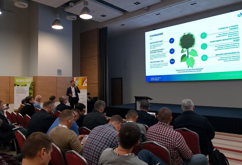 «Агросектор. Точка зрения»: ключевые производители семян и сельхозпроизводители возобновили конференцию» /></p>
</p>
<p>Подробнее об основных темах, обсуждавшихся на конференции «Агросектор. Точка зрения» читайте на днях на страницах журнала «Агробизнес сегодня» и в наших социальных сетях.</p>
<p>«УПЛ Украина» — украинское представительство глобальной агрохимической компании UPL, которая занимается продажей средств защиты растений, биопрепаратов и других решений для сельского хозяйства. Компания предлагает комплексные решения для всех этапов выращивания сельскохозяйственных культур, от посева до хранения урожая, и является одним из крупнейших игроков на агрохимическом рынке.</p>
<p>ADVANTA SEEDS — международная компания, осуществляющая исследования, селекцию и производство семян основных сельскохозяйственных культур: подсолнечника, зернового и кормового сорго, кукурузы, риса, яровой пшеницы и ярового рапса, сои, хлопка и овощей. В 2017 году компания ADVANTA SEEDS зарегистрировала в Украине ООО «Адванта Сидс Украина», которое осуществляет коммерческую и научно-исследовательскую деятельность в области селекции подсолнечника.</p>
<!-- adman_adcode_after --><script async src=