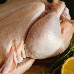 Эксперты рассказали, почему резко упала цена на курицу и чего ожидать