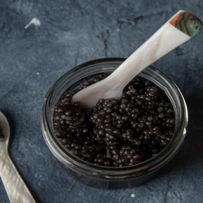 Более 50% икры — из Китая: Как подделки наводнили украинский рынок элитного продукта