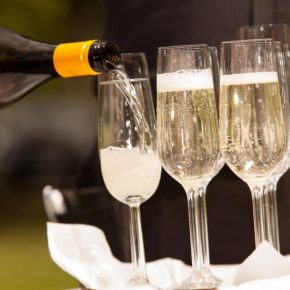 Трамп посягнул на «священное»: Франция возмущена угрозами в адрес шампанского