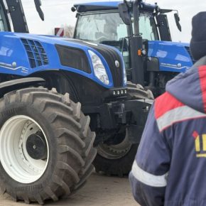 Агрохолдинг ИМК инвестирует в инновации: парк техники пополнили 10 высокомощных тракторов New Holland T8.440 Genesis