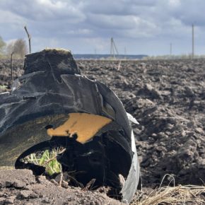 Ущерб от обстрелов не остановил посевную: как хозяйство на Сумщине сеет, несмотря на дроны и мины.