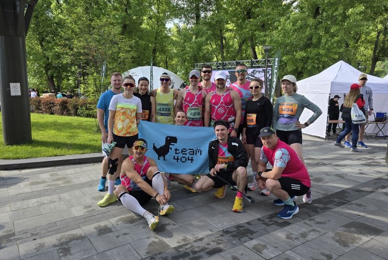 В Киеве планируют установить рекорд Украины на марафоне MHP Run4Victory</strong>Марафон в Киеве и установка Рекорда Украины</strong></p>
<p>17 мая все эти принципы команда Team 404 планирует реализовать во время MHP Run4Victory Киев марафон. Бегнули выбрали поддержать этот забег, ведь он на 100% благотворительный — все средства из регистраций и донатов будут переданы в Protez Foundation. Организаторы, МХП, БФ «МХП-Громади» планируют собрать около 6 тысяч участников – а это ориентировочно 5 млн грн на протезирование двух ветеранов. Это придает смысл и вдохновение бегунам Team 404.</p>
<p>Они зарегистрируются на командное прохождение дистанции, будут бежать в одинаковых футболках, но на разное время их объединит не темп, а общая идея и участие в рекорде. Еще один важный нюанс – маршрут. Следует заранее понять вид местности. Марафон пройдет под каштанами, центром Киева. Также организаторы советуют за день до начала посетить старт дистанции, ознакомиться с условиями и маршрутом, чтобы не тратить на это время и силы в день забега. опытом. Также будут детские и инклюзивные дорожки и возможность присоединиться онлайн с любой точки мира. Стартовый городок будет открываться не менее двух часов до старта, а маршруты опубликуют заранее. Этот марафон, кроме большого спортивного события, имеет символическое значение — в городе, ежедневно демонстрирующем выносливость, он может стать еще одним символом постепенного, но уверенного движения вперед — к общему результату.</p>
<!-- adman_adcode_after --><script async src=