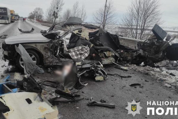 25-летняя жительница Тернополя погибла в ДТП во Львовской области: столкнулись BMW и грузовик