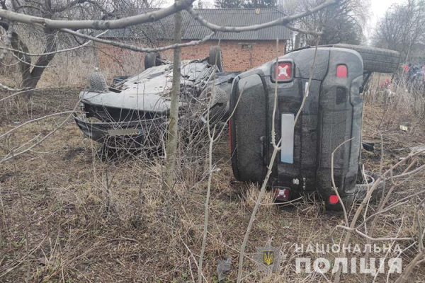 Автомобили опрокинуты: на Тернопольщине в жуткое ДТП попали жители Харьковской области