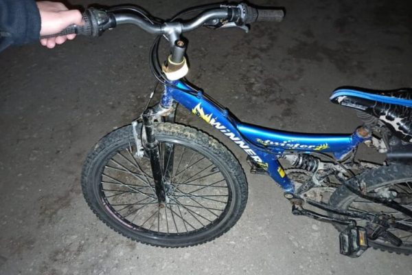 Много переломов: на Тернопольщине 15-летний скутерист врезался в 10-летнего велосипедиста