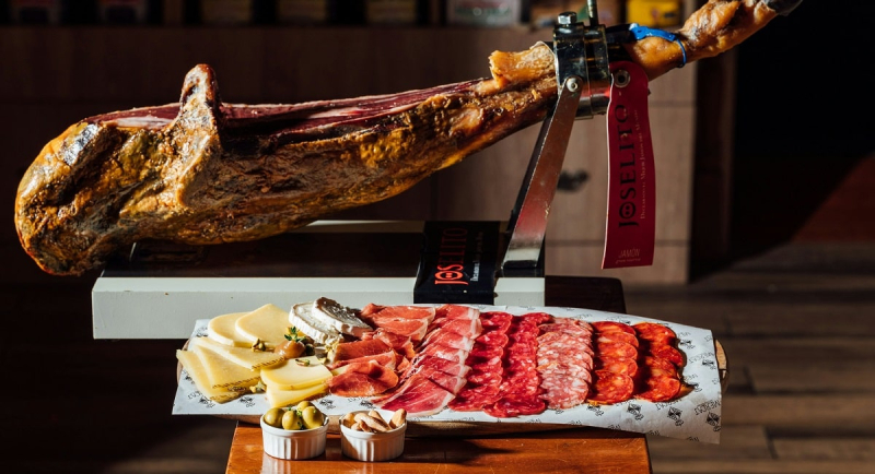 Цены на хамон взлетят: в Испании зафиксирована крупнейшая вспышка чумы свиней за 30 лет