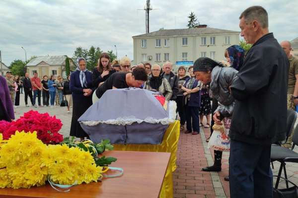 Жена овдовела, дети осиротели: в Лановеччине похоронили молодого Героя