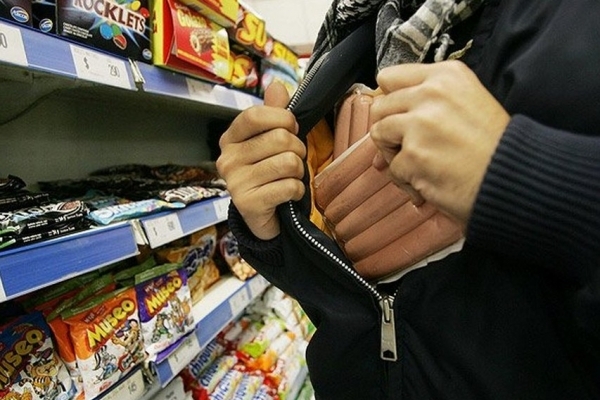 Двух ранее судимых тернополян полицейские подозревают в совершении кражи из магазина
