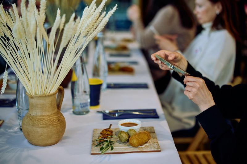 Готовые блюда на АЗК: UKRNAFTA, МХП и Евгений Клопот