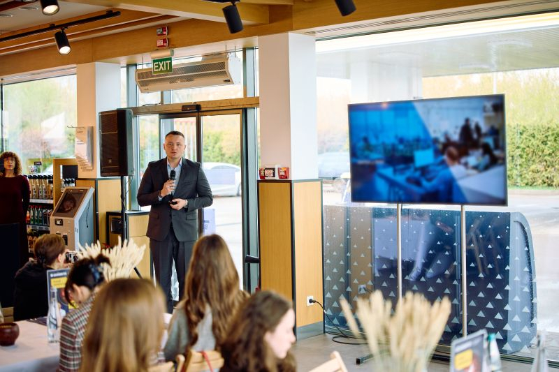 Готовые блюда на АЗК: UKRNAFTA, МХП и Евгений Клопот