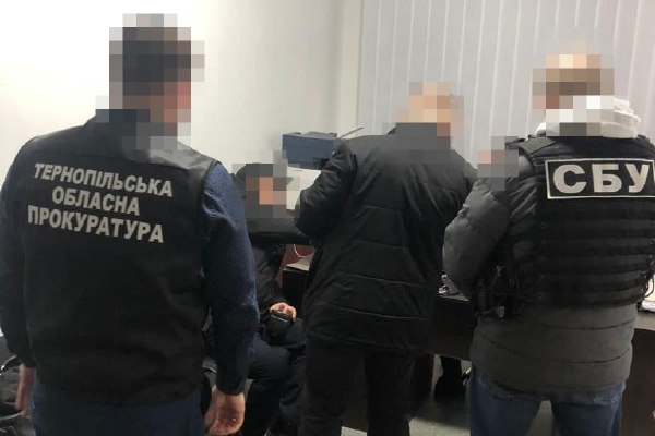 Взятка за отпуск: в Тернопольской области разоблачили начальника полиции