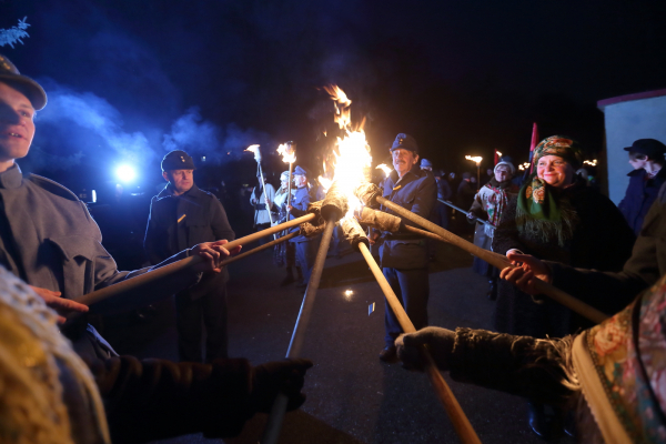  С факелами в руках сотни тернополян вышли на ходу памяти Степана Бандеры (фото)