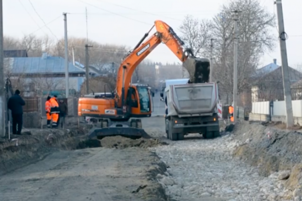 Капремонт дороги Т-20-10 в Подволочиске: заменяют непригодные грунты на бутовый камень