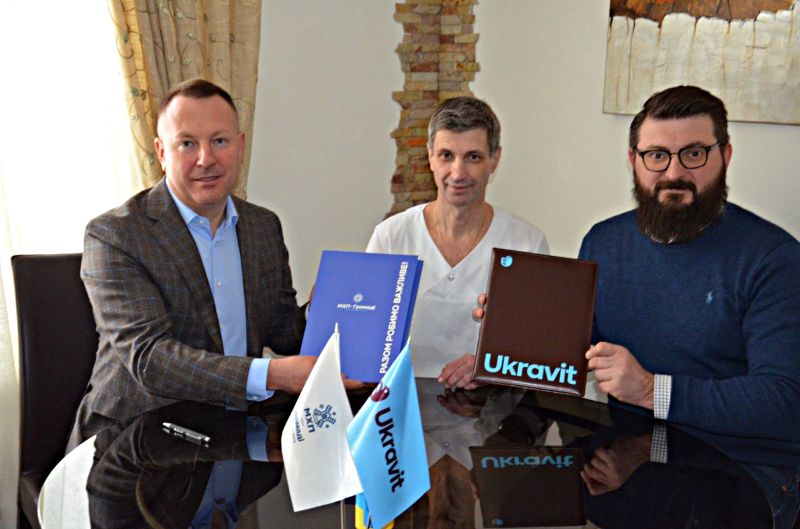 Компания Ukravit присоединилась к проекту из реаби 

<p><strong><em>Компания Ukravit присоединилась к терапевтически-художественному проекту «Кобзарская мастерская», инициированному МЕДИЦИНСКИМ РЕАБИЛИТАЦИОННЫМ ЦЕНТРОМ «АУРУМ», в котором проходят восстановление военные, ветераны и члены их семей.</em></strong> Центра – военные, ветераны и гражданские, пострадавшие от войны, смогут пройти уникальную по своей методике эрготерапию, которая заключается в создании украинского национального инструмента – кобзы.</p><!-- adman_adcode (middle, 1) --><script async src=