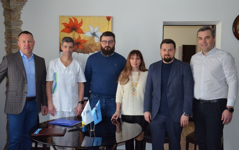 Компания Ukravit присоединилась к проекту по реабилитации военных</a> среди прочего, инструмент будут изготавливать из древесины, которую защитники Украины привозят в Центр из зоны боевых действий. Это олицетворяет новую жизнь и восстановление – для наших воинов, в частности.</p>
<blockquote>
<p><em>Восстановление и интеграция наших военных в обычную жизнь – вопрос, которому необходимо уделять внимание уже сейчас, – уверен учредитель Ukravit Виталий Ильченко. вернулся в гражданскую жизнь, уже завтра будут строить будущее для следующих поколений украинцев. Поэтому наряду с физической реабилитацией мы должны позаботиться об их ментальном здоровье. Мы благодарны за каждого, кто приобщится к этой благородной инициативе, и всегда готовы подставить плечо тем, кто в этом нуждается».</em></p>
</blockquote>
<!-- adman_adcode_after --><script async src=