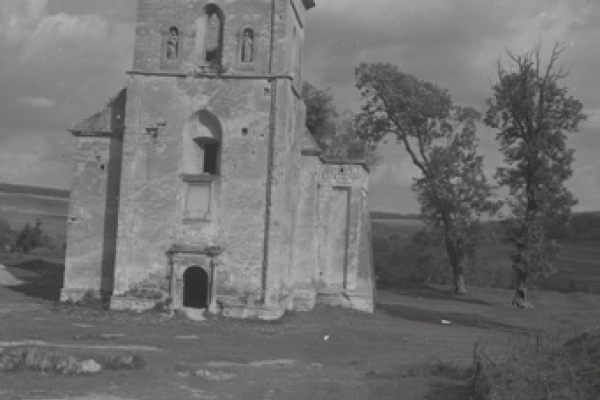 Костел на Тернопольщине на фото 1983 года