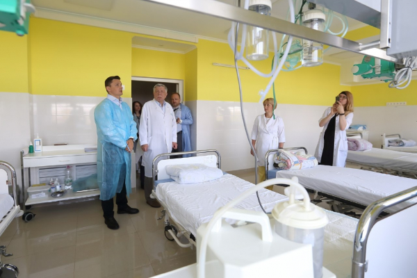 Михаил Головко передал маленький больницы медпрепараты и оборудование