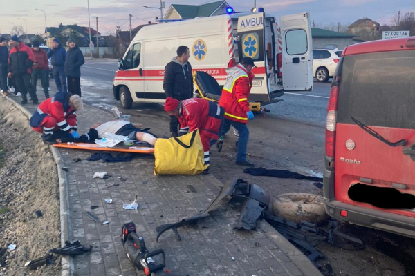 На Чертковщине жуткая авария спасатели вытаскивали людей из авто