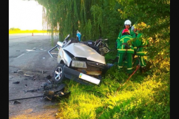 В Лановеччине жуткая авария: водитель погиб, авто осталось без крыши