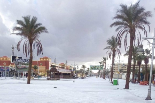 На популярном курорте в Египте неожиданно выпал снег