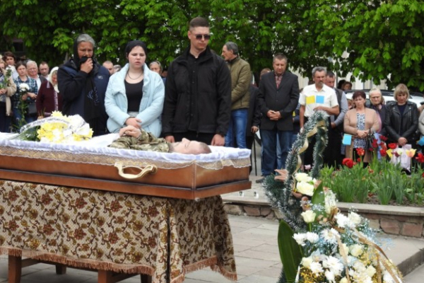 На Тернопольщине простились с погибшим бойцом: его сын тоже защищает Украину