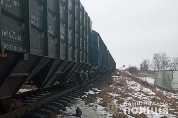 На Тернопольщине поезд смертельно травмировал мужчину